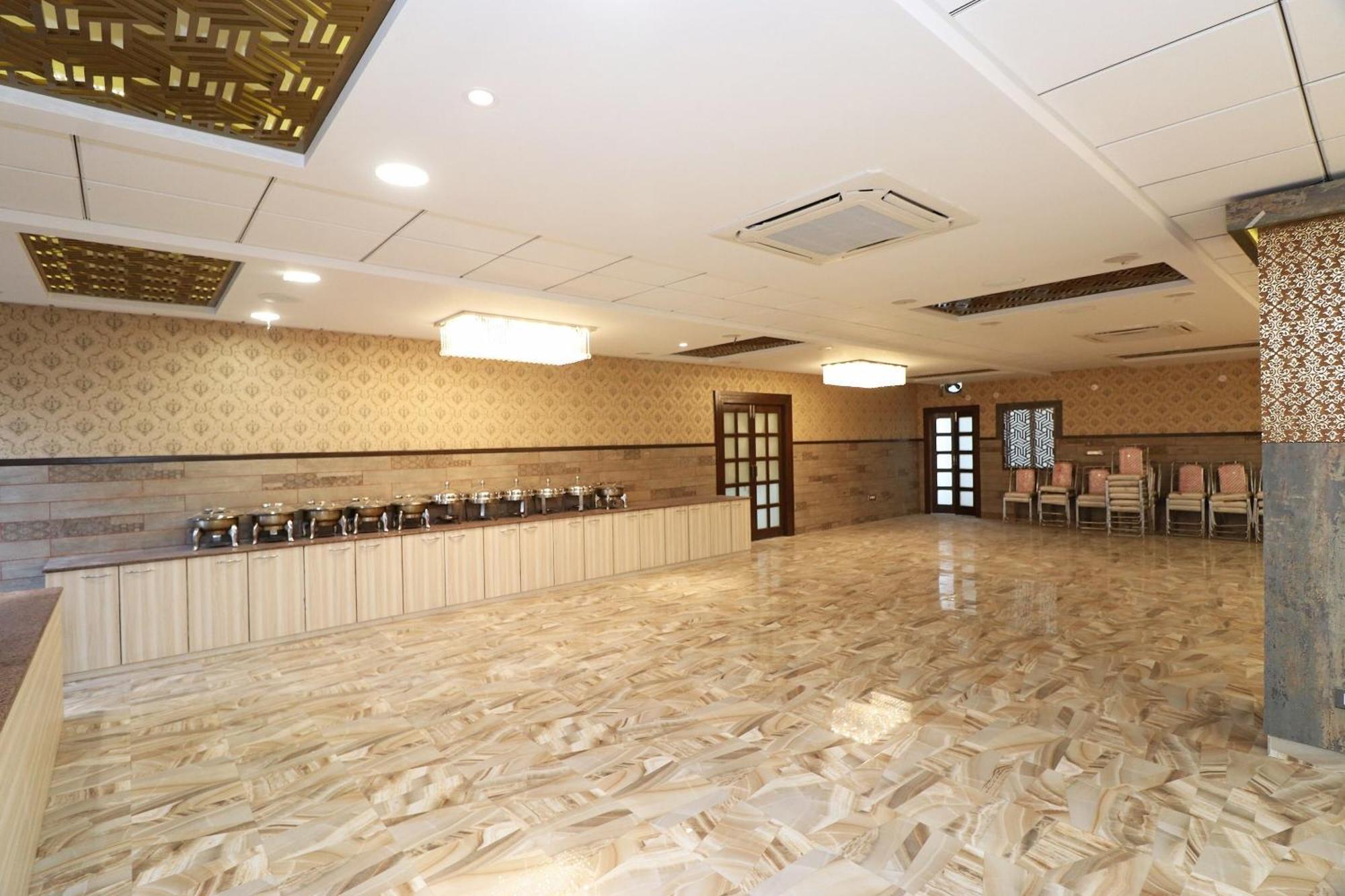 Capital O 19840 Hotel Centre Point Gorakhpur Exterior foto